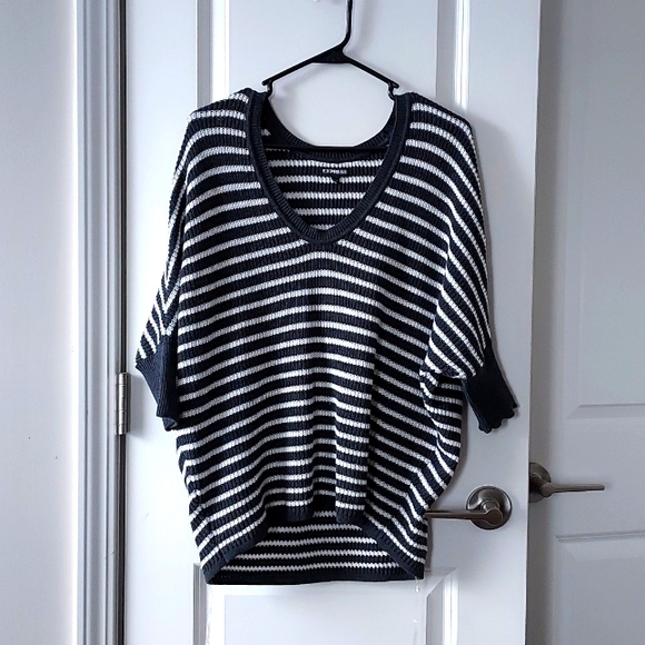 Express 3/4 sleeve sweater s/p black white - Picture 1 of 9